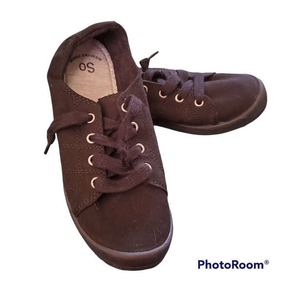 SO® Redwood Women's Sneakers Color Black Size 7